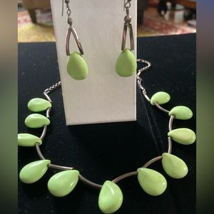 AppleGreen Gaspeite N&E set. 925 SSilver Tubes. Teardrop cut stones #11+2 stones